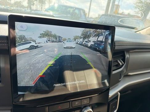 Used 2023 Ford Expedition Max XLT image 13