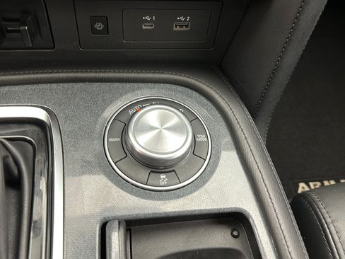 Used 2021 Nissan Armada SV AWD/4WD image 23