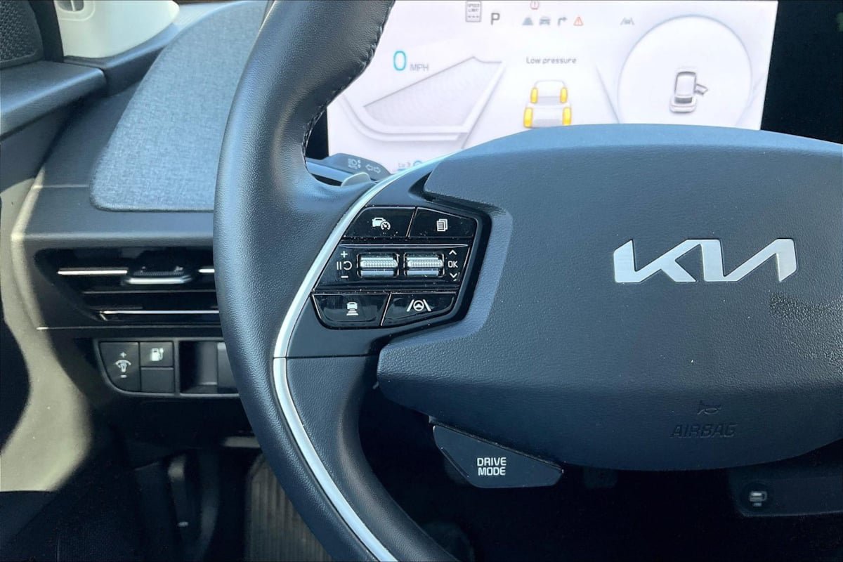Used 2023 Kia EV6 Light RWD image 18