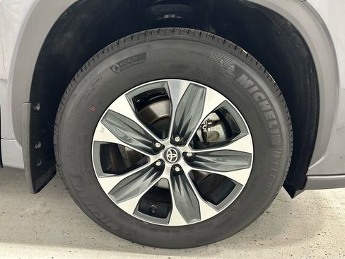 Used 2025 Toyota Highlander XLE image 66