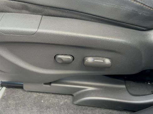 Used 2022 Chevrolet Trax LT w/ LT Convenience Package image 15