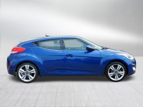 Used 2017 Hyundai Veloster Value Edition FWD image 8