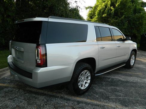 Used 2016 GMC Yukon XL SLT w/ Open Road Package AWD/4WD image 9