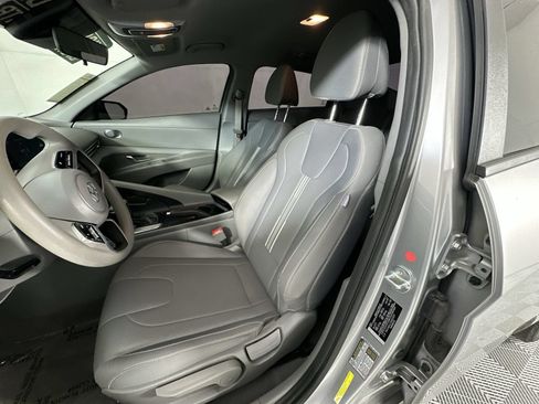Used 2022 Hyundai Elantra SEL FWD image 11