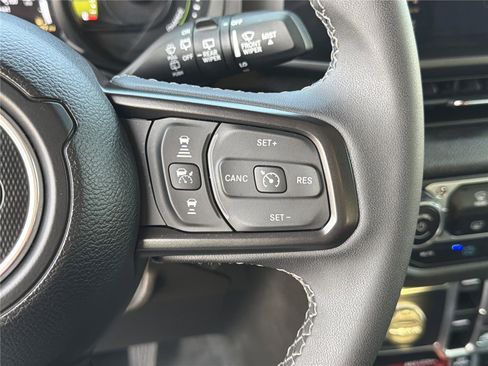 Used 2025 Jeep Wrangler Willys image 26