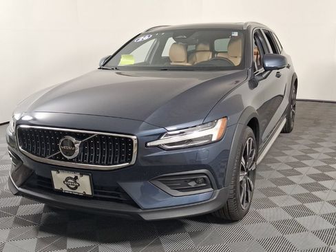 Used 2026 Volvo V60 B5 Cross Country Ultra w/ Climate Package AWD/4WD image 3