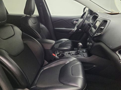 Used 2019 Jeep Cherokee Latitude Plus w/ Cold Weather Group image 21