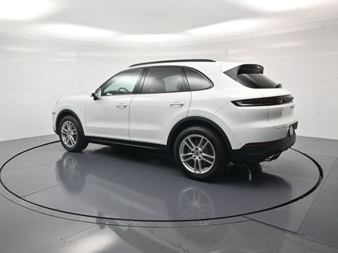 Certified 2026 Porsche Cayenne AWD/4WD image 3