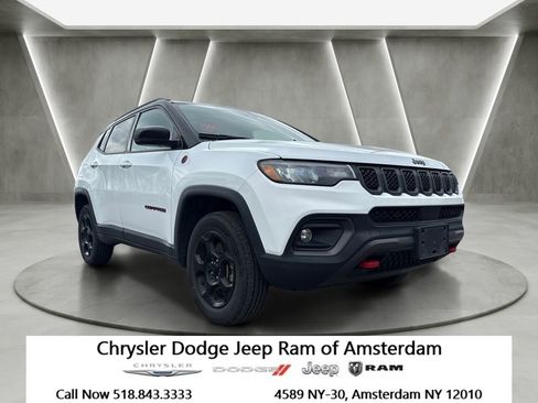 Used 2024 Jeep Compass Trailhawk AWD/4WD image 1