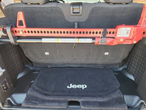 Used 2017 Jeep Wrangler Rubicon w/ Power Convenience Group image 20