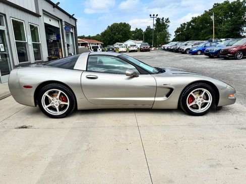 Used 2000 Chevrolet Corvette Coupe w/ Roof Pkg RWD image 12