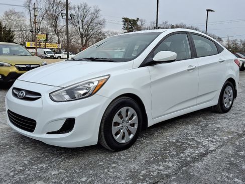 Used 2017 Hyundai Accent SE image 3