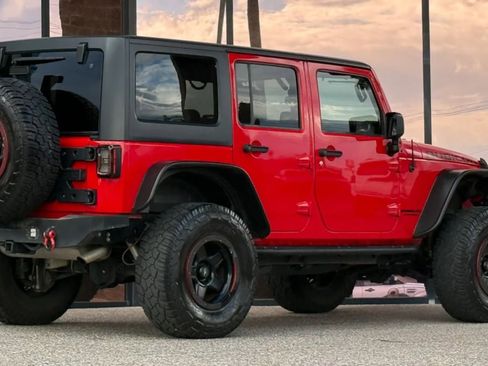 Used 2015 Jeep Wrangler Unlimited Rubicon w/ Connectivity Group AWD/4WD image 12