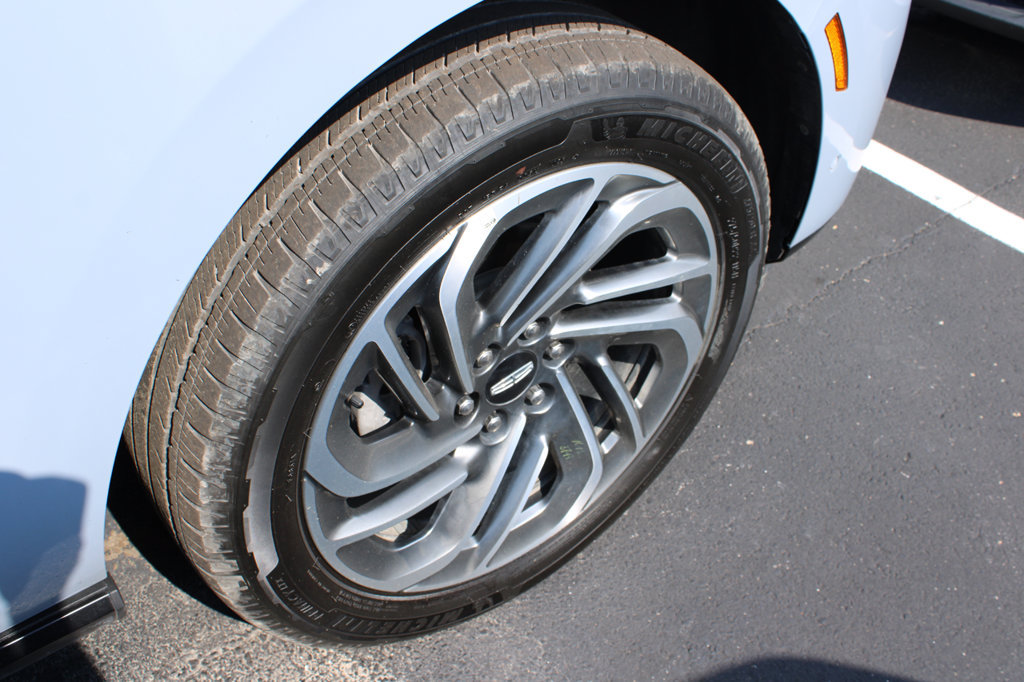 Used 2025 Lincoln Navigator L Reserve AWD/4WD image 3