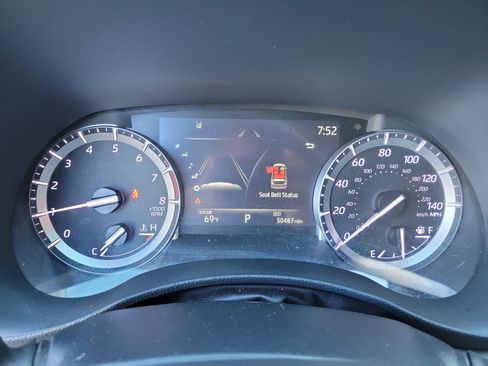 Used 2022 Toyota Highlander XLE FWD image 22