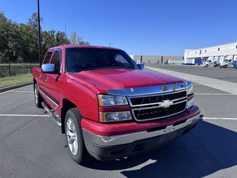 Used 2007 Chevrolet Silverado 1500 LS w/ Chrome Exterior Package image 2