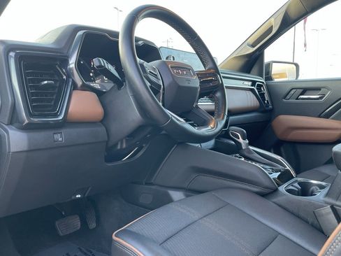 Used 2023 GMC Canyon AT4 w/ Technology Package image 9