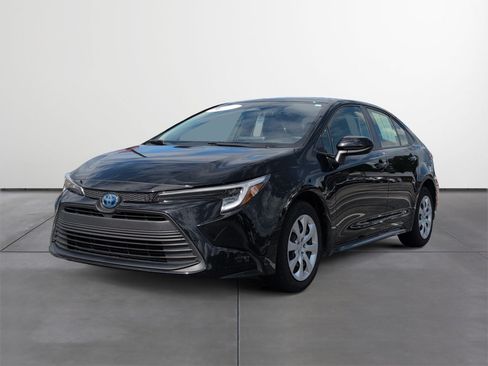 Used 2024 Toyota Corolla LE FWD image 2
