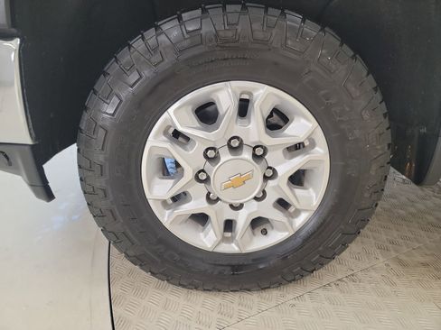 Used 2020 Chevrolet Silverado 2500 LT w/ Z71 Off-Road Package image 10