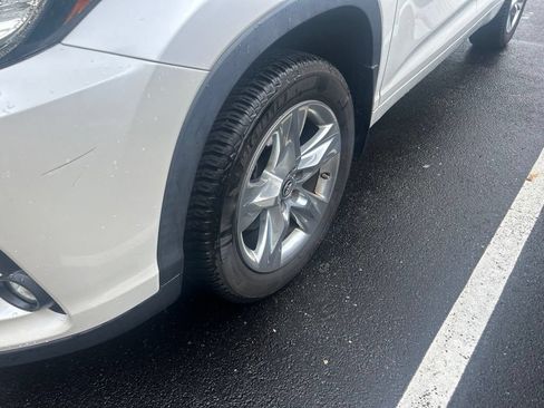 Used 2019 Toyota Highlander Limited AWD/4WD image 2