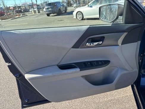 Used 2014 Honda Accord LX image 19