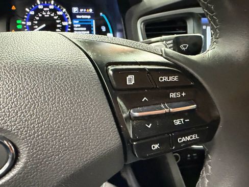 Used 2019 Hyundai Ioniq Plug-In Hybrid image 20