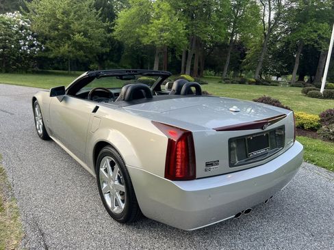 Used 2004 Cadillac XLR RWD image 8