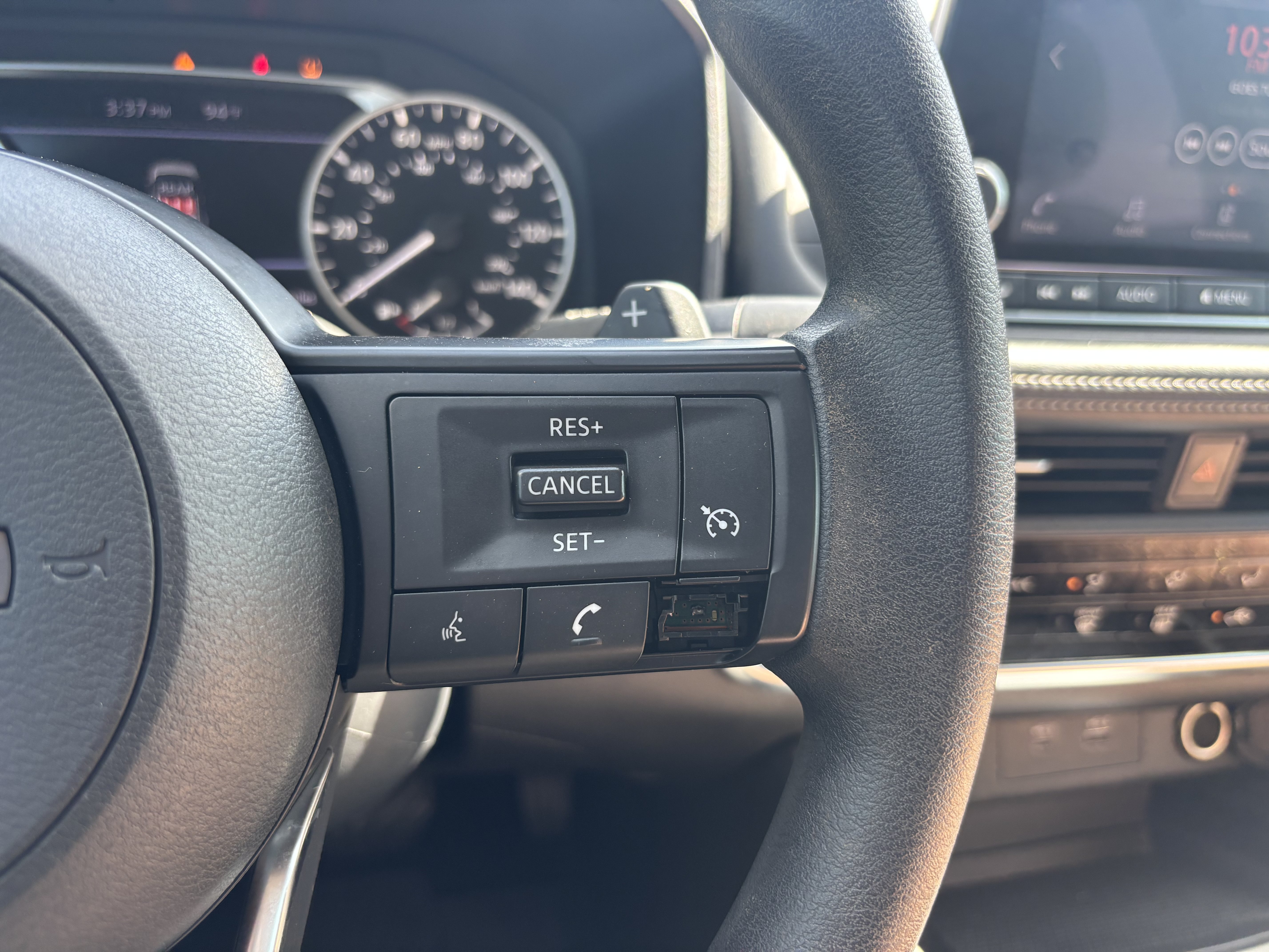 Used 2023 Nissan Rogue S FWD image 19