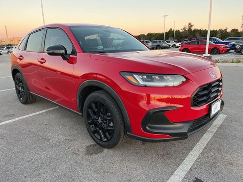 Used 2023 Honda HR-V Sport image 3