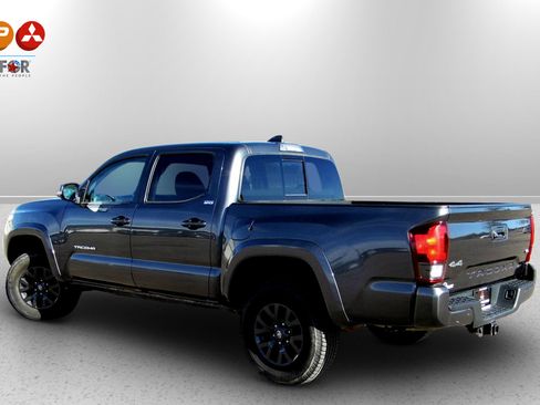 Used 2020 Toyota Tacoma SR5 w/ Technology Package image 5