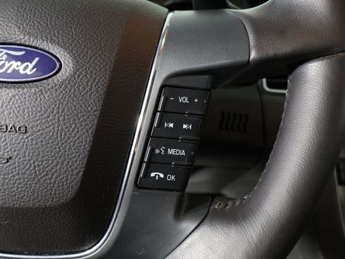 Used 2010 Ford Taurus SEL image 31