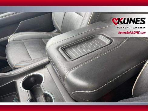 Used 2023 Chevrolet Suburban Premier AWD/4WD image 23