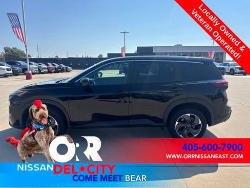 Used 2026 Nissan Rogue SV AWD/4WD image 2