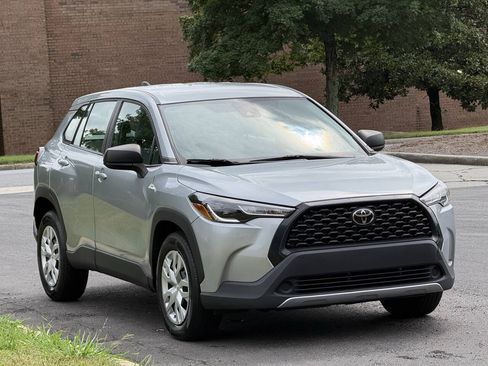 Used 2022 Toyota Corolla Cross L FWD image 3