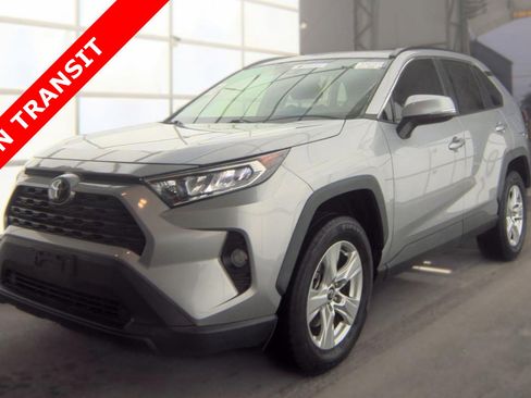 Used 2020 Toyota RAV4 XLE w/ Convenience Package FWD image 1