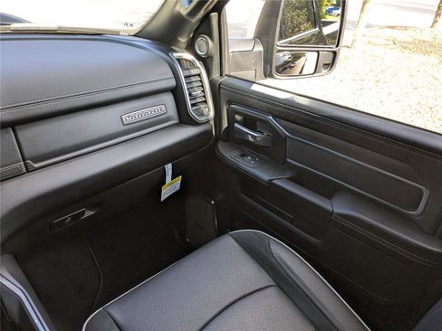 New 2026 RAM 2500 Laramie AWD/4WD image 17