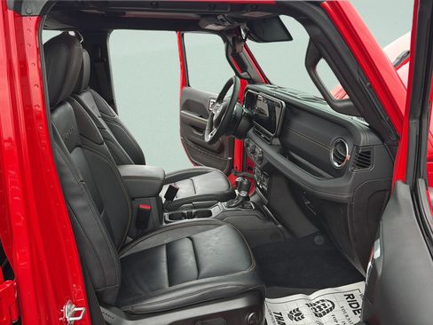 Used 2024 Jeep Wrangler Unlimited Sahara AWD/4WD image 9