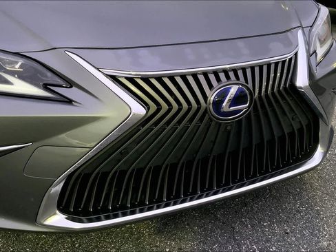 Used 2019 Lexus ES 300h image 29