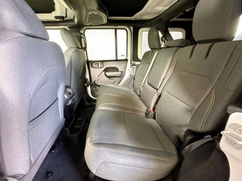 Used 2024 Jeep Wrangler Unlimited image 22