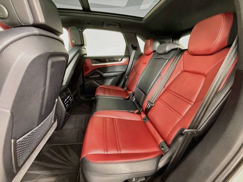 Certified 2024 Porsche Cayenne AWD/4WD image 23