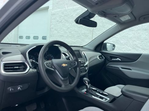 Used 2022 Chevrolet Equinox LS AWD/4WD image 9