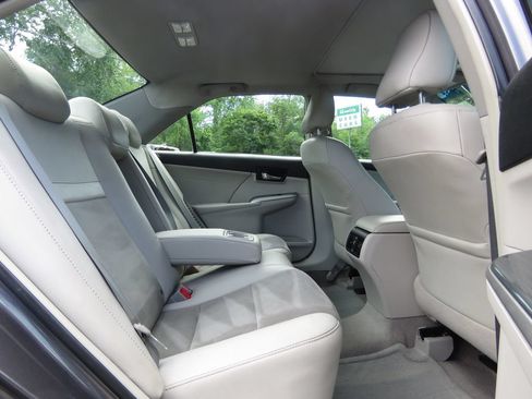 Used 2014 Toyota Camry XLE w/ Leather Package FWD image 16