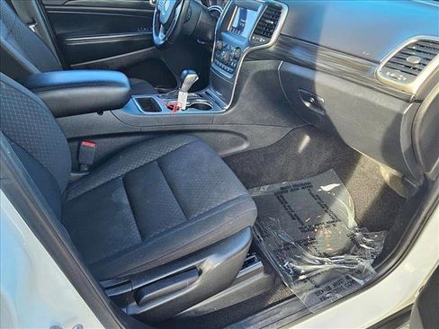 Used 2021 Jeep Grand Cherokee Laredo w/ Security & Convenience Group image 19