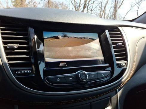 Used 2021 Chevrolet Trax LT w/ LT Convenience Package image 24