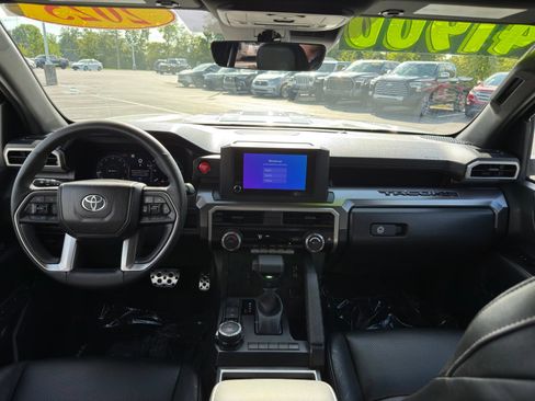Used 2025 Toyota Tacoma TRD Sport AWD/4WD image 27