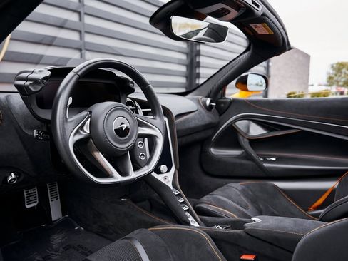 Used 2024 McLaren 750S image 2