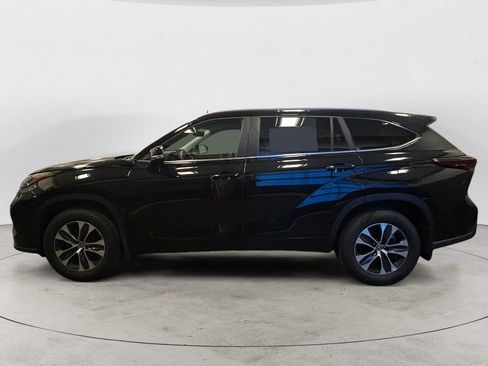 Used 2026 Toyota Highlander XLE AWD/4WD image 2