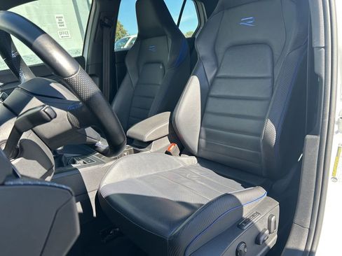 Used 2022 Volkswagen Golf R image 17
