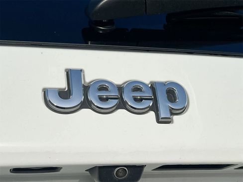 Used 2020 Jeep Cherokee Limited image 12