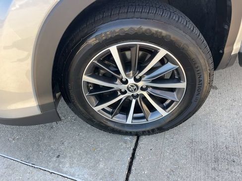 Used 2019 Toyota Highlander XLE FWD image 30